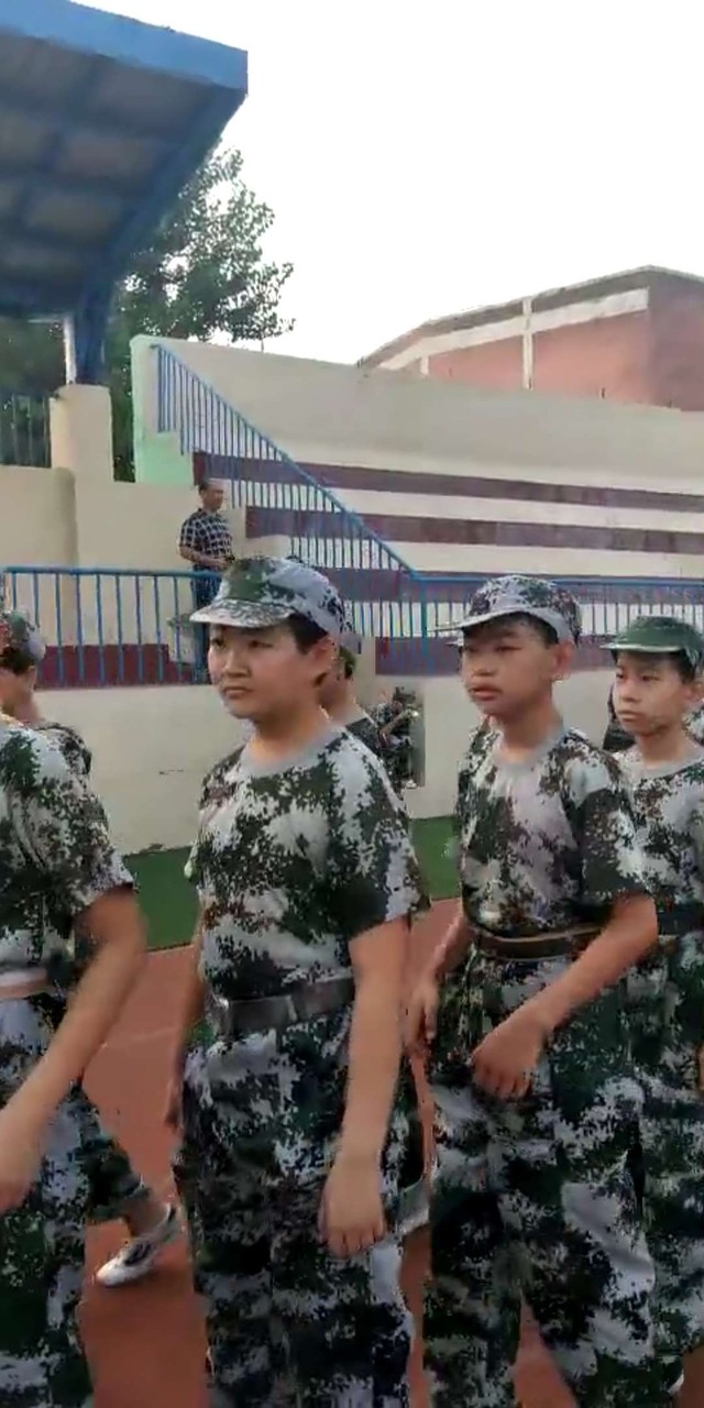 第九期沧州八中北校区初中一年级29班军训精彩瞬间。 